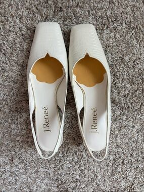 J. Renee white alligator texture kitten heels size 7